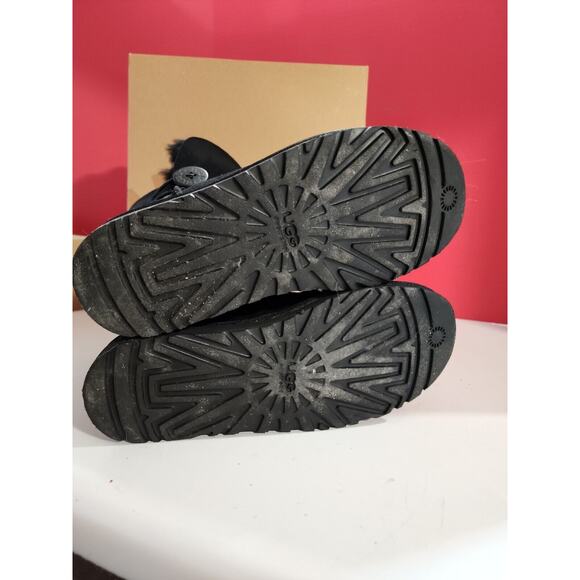 UGG Women Bailey Button Bling Black Boots Size 7 Sheepskin Shearling S/N 5803 - Picture 9 of 13